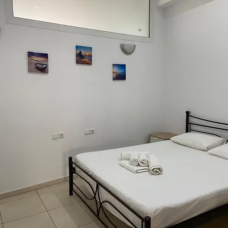 Corinth Beach Apartment 旅馆