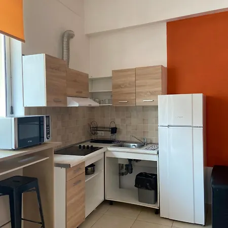 Corinth Beach Apartment بيت شباب