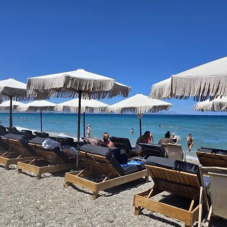 Corinth Beach Apartment 旅馆