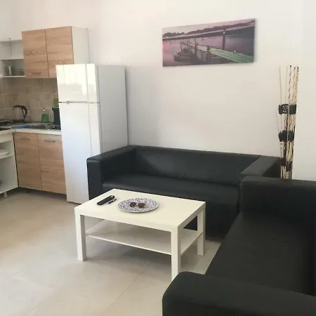 Sisifou Hostel *