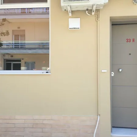 Corinth Beach Apartment 旅馆